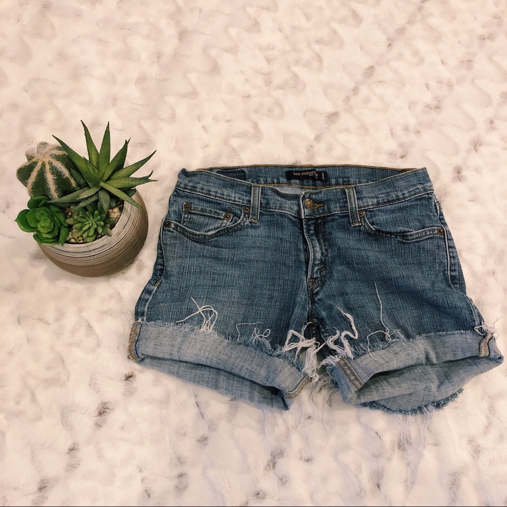 Vintage Levi’s jean shorts